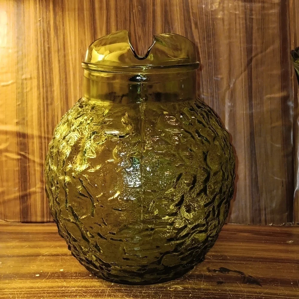 Vintage 1960s green Anchor ⚓️ Hocking crinkle glass pitcher barware shabby chic